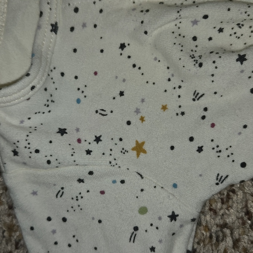 Bundle: 4 sz NB Unisex Footie Pajamas - Magnetic Me x2, Carter's x2 - Picture 3 of 8